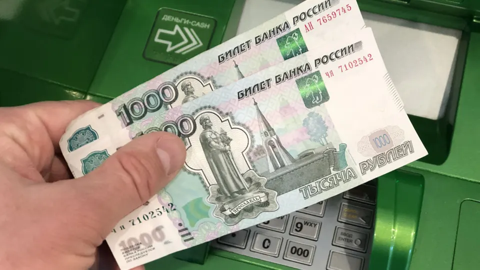 Правительственные ведомства призывают россиян ограничивать денежные операции: устанавливать суточные и месячные лимиты на снятие наличных и переводы по номеру телефона, а также учитывать ночные транзакции. Данные Банка России и МВД фиксируют текущие тенденции.