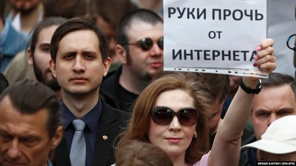 В России введены широкомасштабные ограничения VPN-сервисов: блокировки затронули IP-адреса десятков популярных хостингов и пользователей ждут технические проблемы.