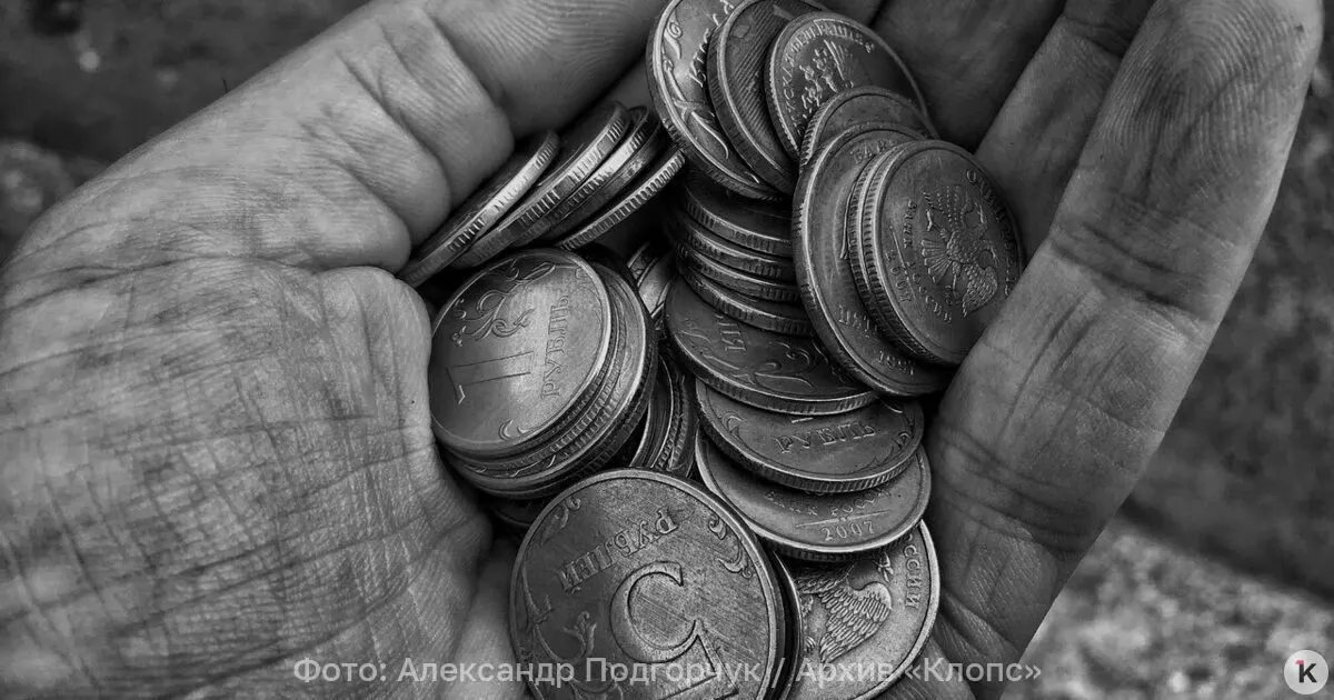 На 1 июля 2026 года средняя пенсия по старости в стране достигла 27 224 рубля; работающие пенсионеры получают около 24 929 рублей, неработающие — 27 850 рублей.