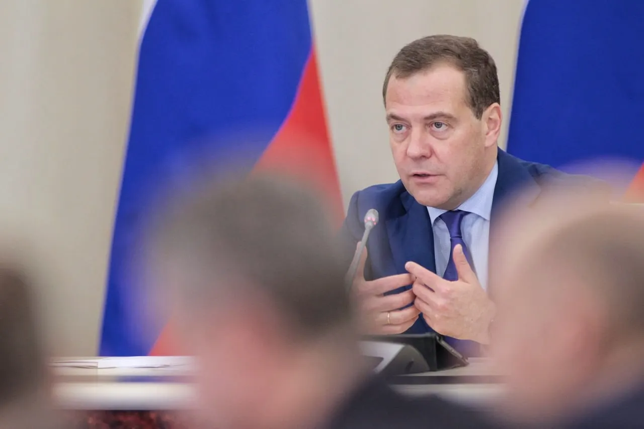 По словам Медведева, прекращение или приостановка СВО не снимут идеологическое противостояние — оно сохранится на российских условиях.
