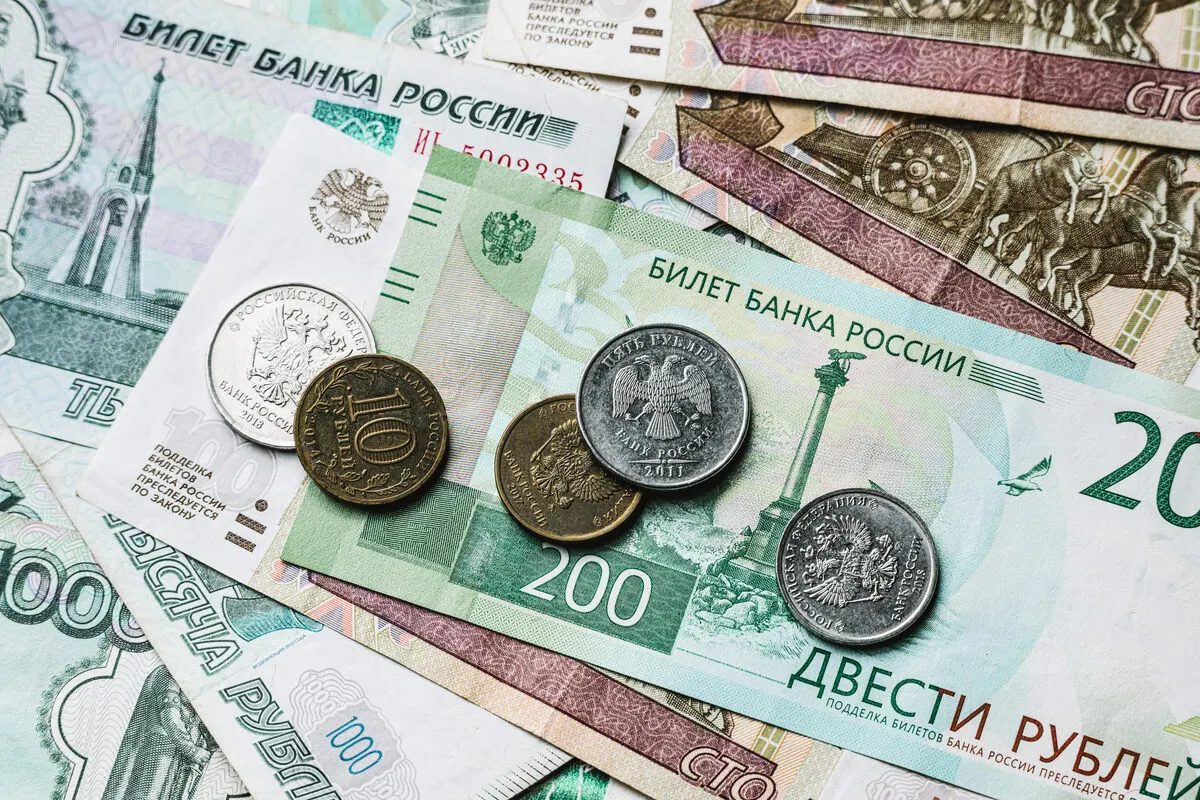 Правительство разрешило с 1 октября повышать тарифы на ЖКУ выше запланированного уровня в шести регионах. Рост по регионам различается и может достигать примерно 20% в отдельных субъектах.