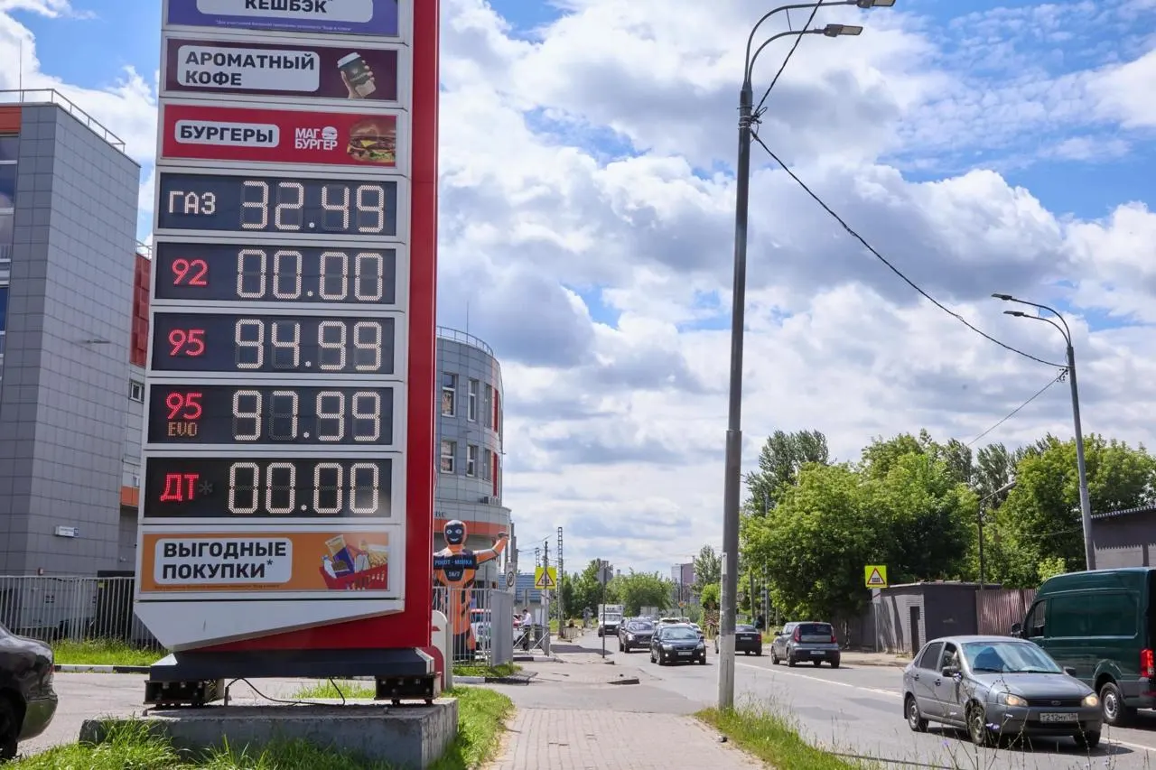С начала кризиса ФАС зафиксировала десятки претензий к независимым заправкам из‑за резкого роста цен на бензин и дизель в Калмыкии.