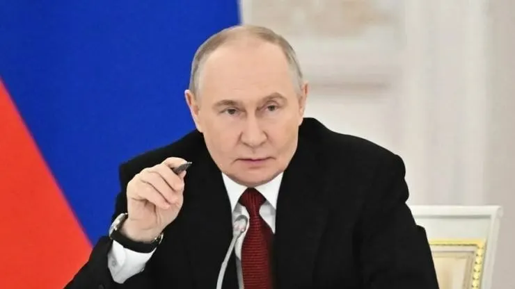 Президент подписал указ о передаче долей Nestlé в России во временное управление компанией Л.Е.В. Менеджмент, кроме того под управлением оказались активы логистики и крупных сетей розничной торговли.