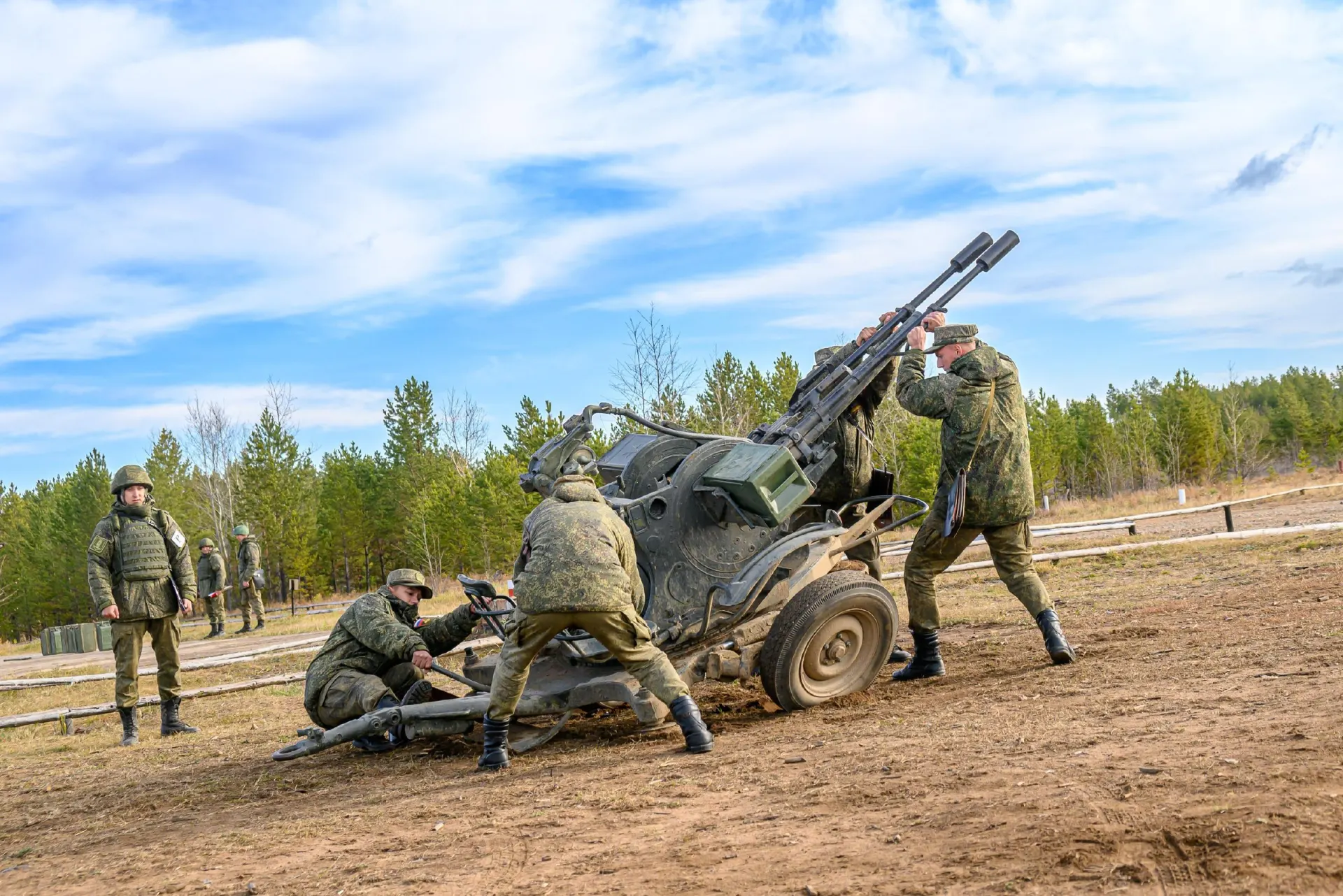 Число военнослужащих вырастет на 15,5 тысячи после подписания указа.