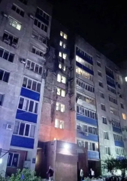 516 дронов уничтожены над регионами страны за ночь; зафиксированы повреждения в порту Усть-Луга и в жилом доме в Новокуйбышевске; поступают данные по инцидентам в нескольких регионах.