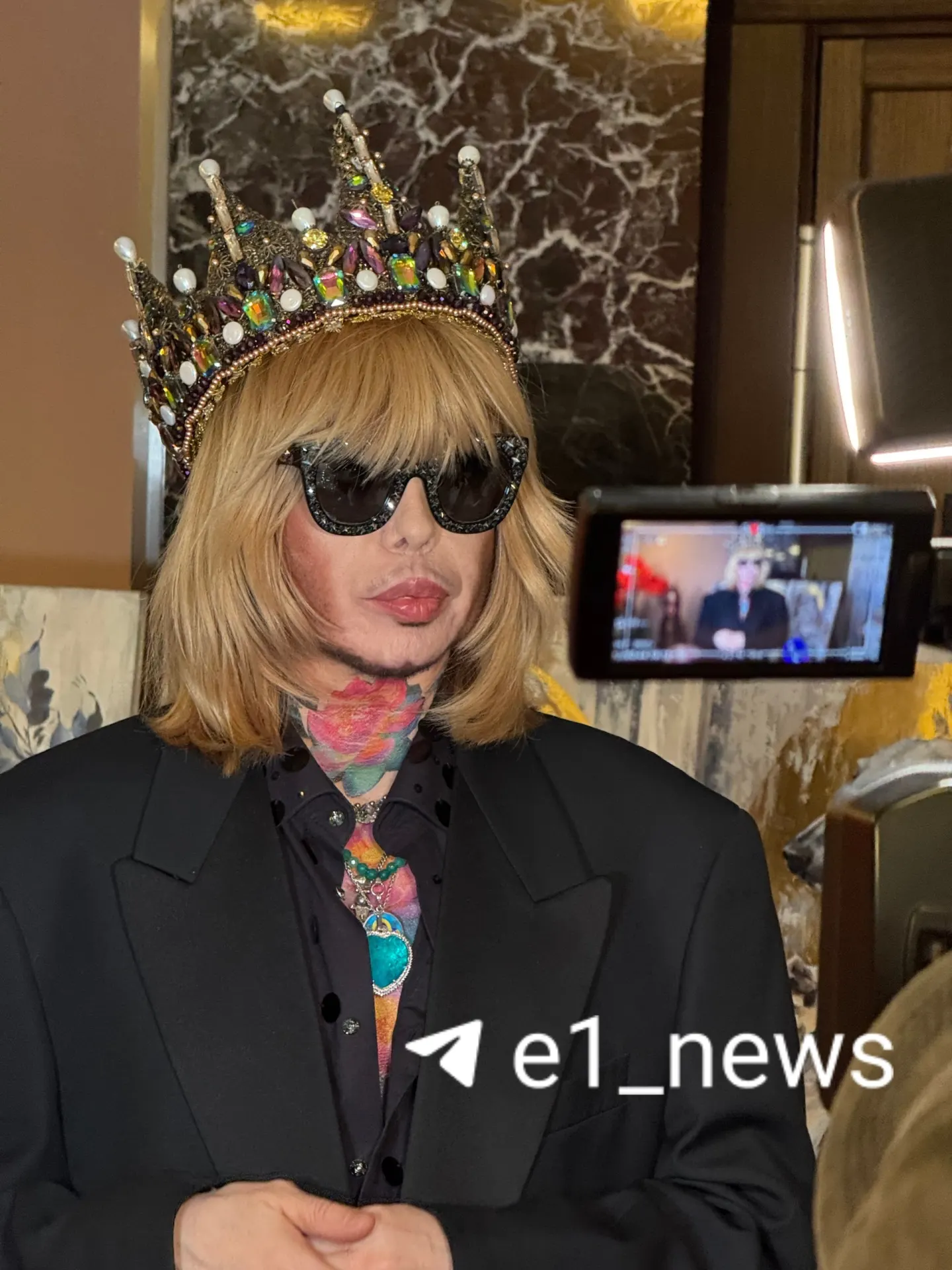 Фестиваль моды подчёркивает федеральный масштаб и поддержку отечественной индустрии.