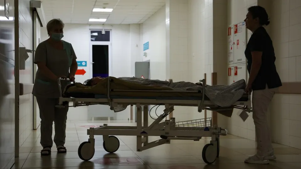 Сокращение расходов и увольнения в системе здравоохранения и социального обслуживания, рост неопределённости и попытки оптимизации расходов.