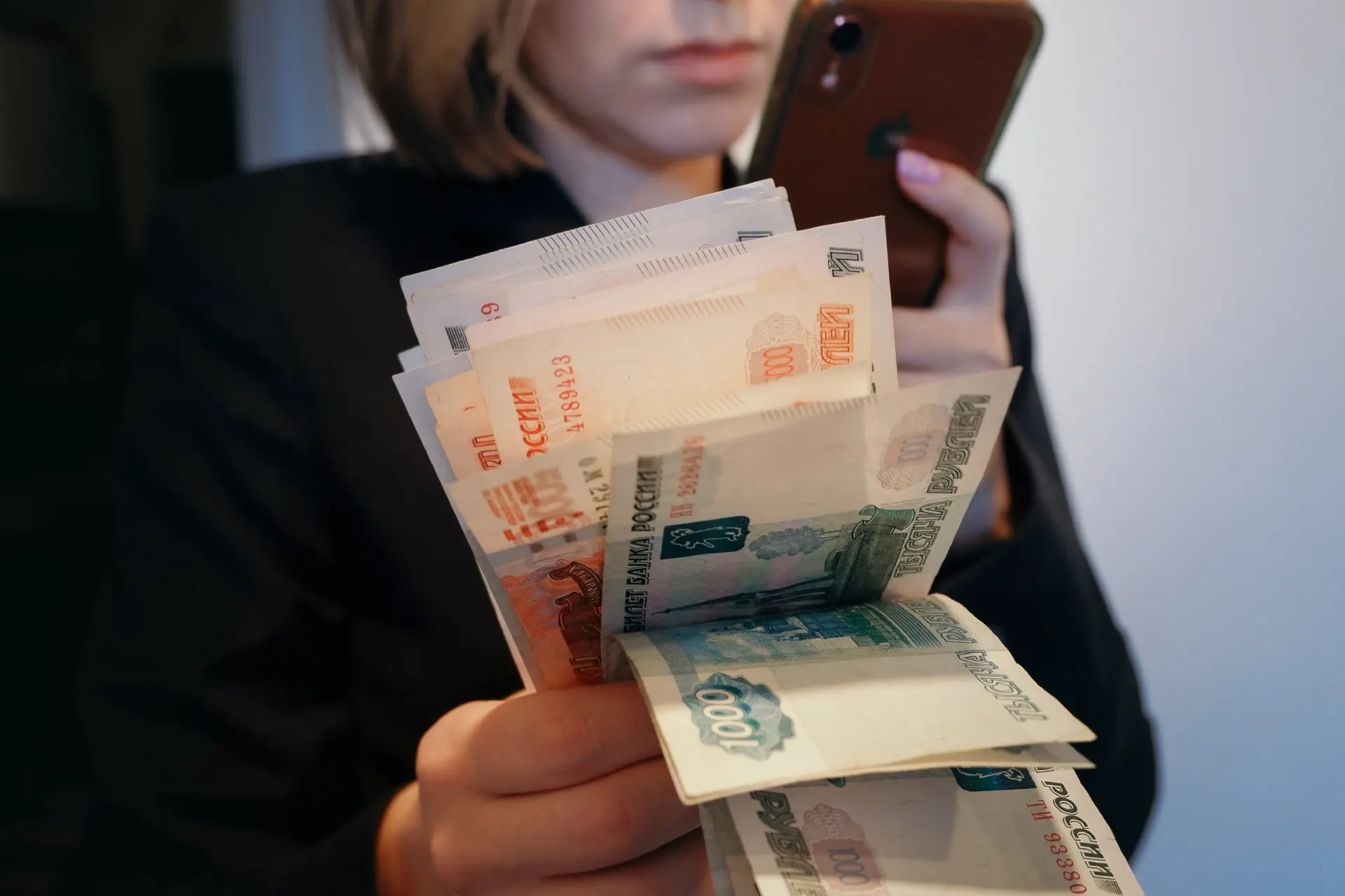 Оказывается, тормоз для экономики — не дорогие кредиты; причина кроется в более сложной совокупности факторов. Даже двузначная ставка ЦБ не объясняет всей картины.
