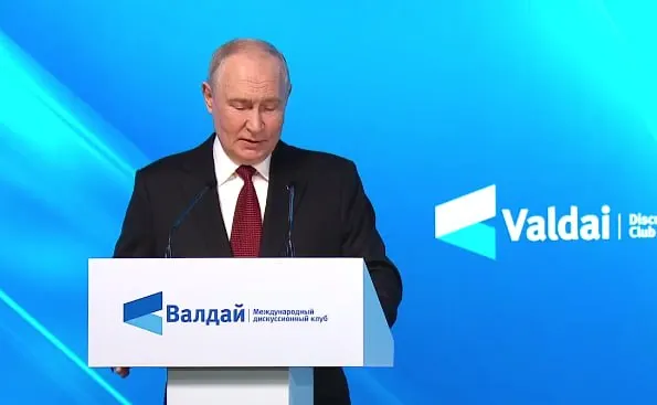 Президент обозначил ключевые тезисы по специальной военной операции и призвал к поиску мирных решений и сотрудничеству.